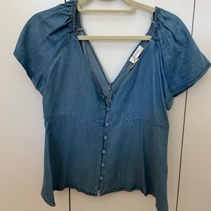 Blue denim-look top, very flattering